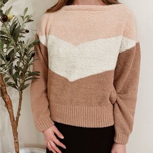 Cute cozy sweater!! 🤎🧸